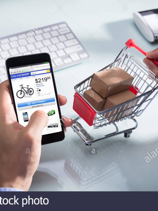 person-shopping-online-on-mobile-phone-R6T6KX